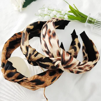 2021 Новые модные товары, леопардовая фланелевая повязка на голову с жемчужным узлом для женщин, эластичные аксессуары для волос для девочек, головные уборы